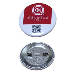 開運大吉懐古堂合同会社の缶バッジ ロゴ赤バック