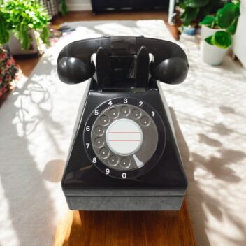 懐かしの黒電話缶❗️チョコレート入り　限定1点